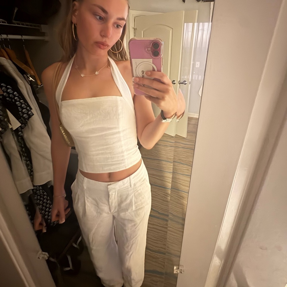 Cute white Aritzia set- linen material